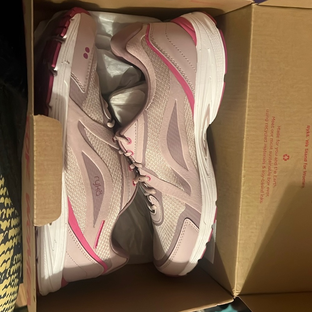 🆕Rylan Sky Walk Fit Violtice purple size 9